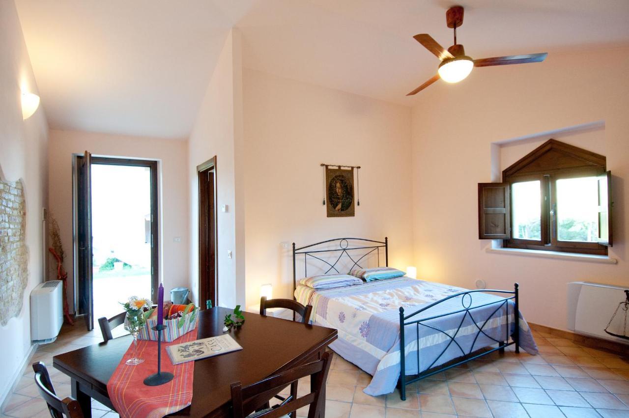 Hostal Casa Dell'Orto San Vito Chietino Habitación foto